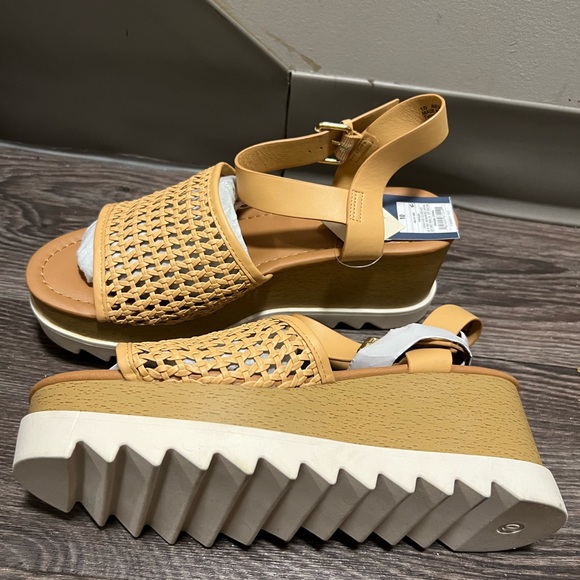 COPY - Woman’s wedges size 9 - Picture 7 of 7